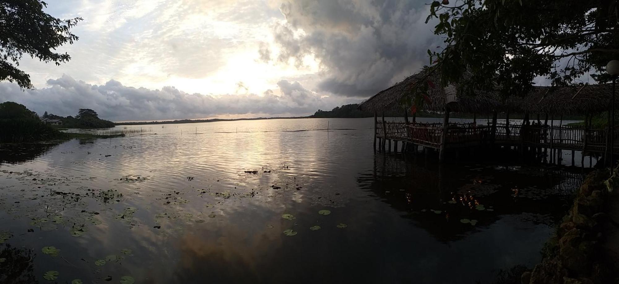 Lake Resort Bolgoda 와두와 외부 사진